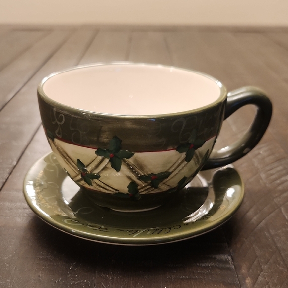 Vintage DaySpring Christmas  Teapot and Cup Set with Holly Design - Picture 6 of 10